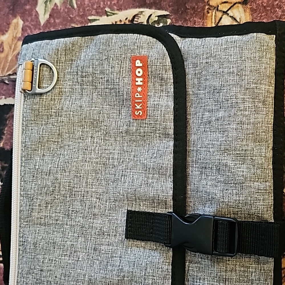Skip•hop changing pad bag